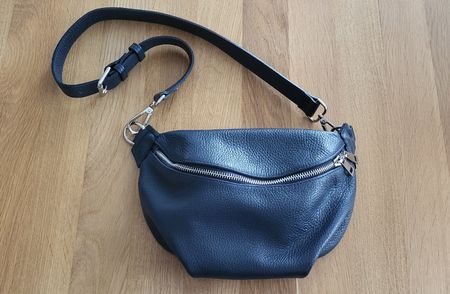 Tasche Leder dunkelblau verstellbarer Gurt neuwertig