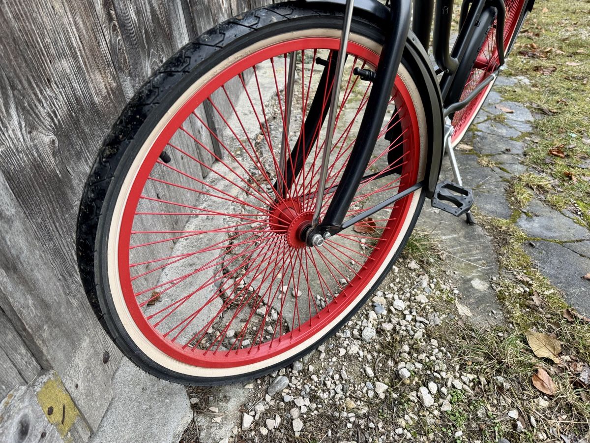 Biciclette: Vélo unique cruiser noir et rouge custom sur mesure – Usato da Tavannes venduto da cyn_8xs5 2