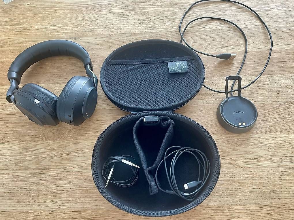 Jabra Cuffie: Jabra Evolve2 85 Premium Headset mit Lade-Dock & Case – Usato da Abtwil SG venduto da ZOALifestyle 1