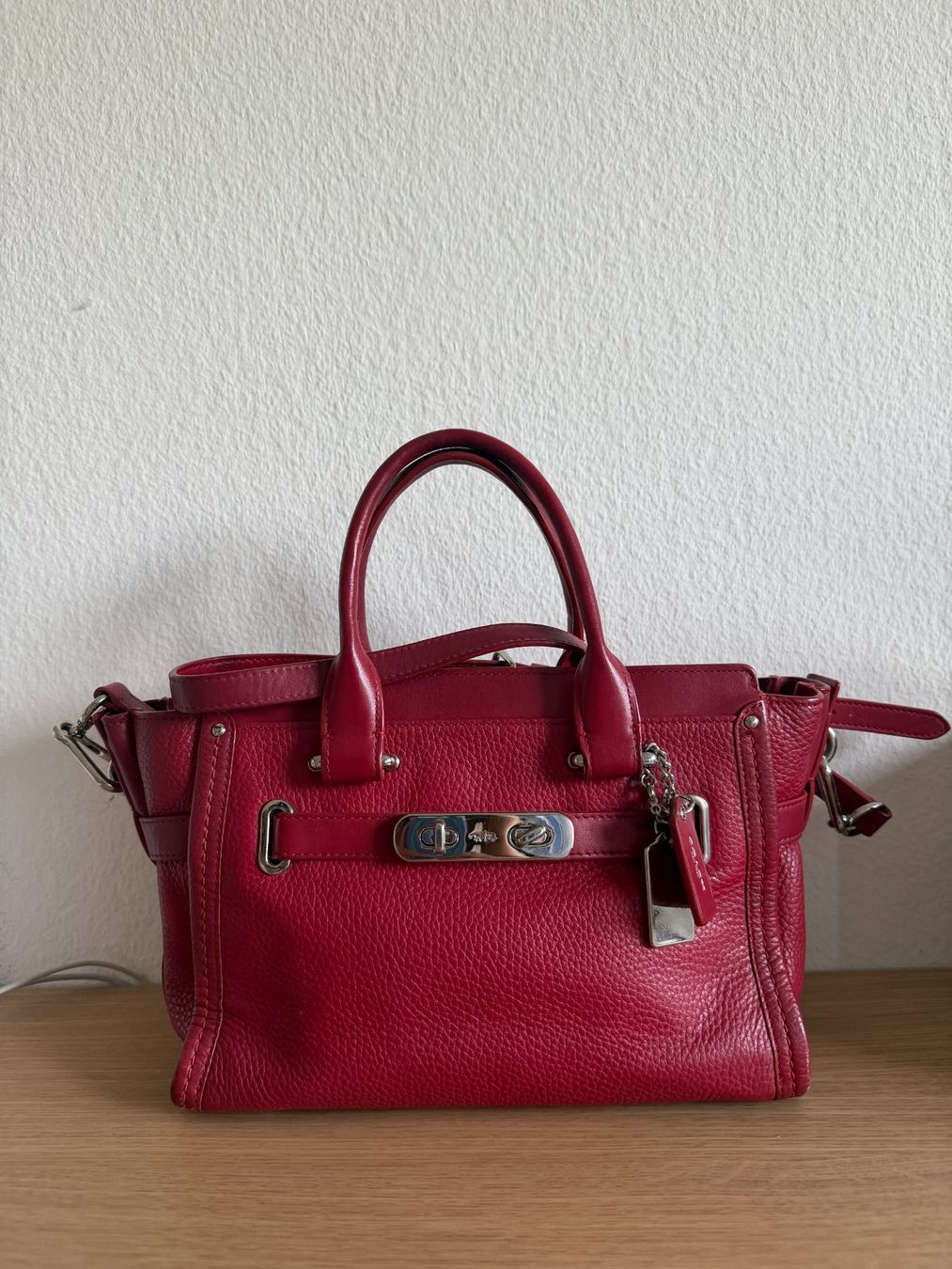 Coach Borse da donna: Elegante rote Ledertasche von Coach – Usato da Basel venduto da yuy_79gs