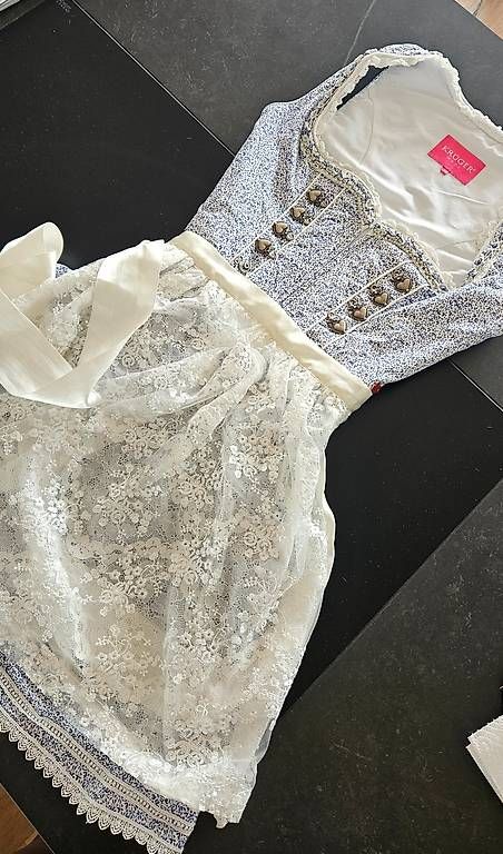 Robes: Neuwertiges Krüger Dirndl – D'occasion à Bellikon par est_2vl5 1