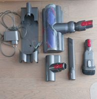 Dyson Ladegerät mit Wandhalterung (ohne Akku !) und Zubehör