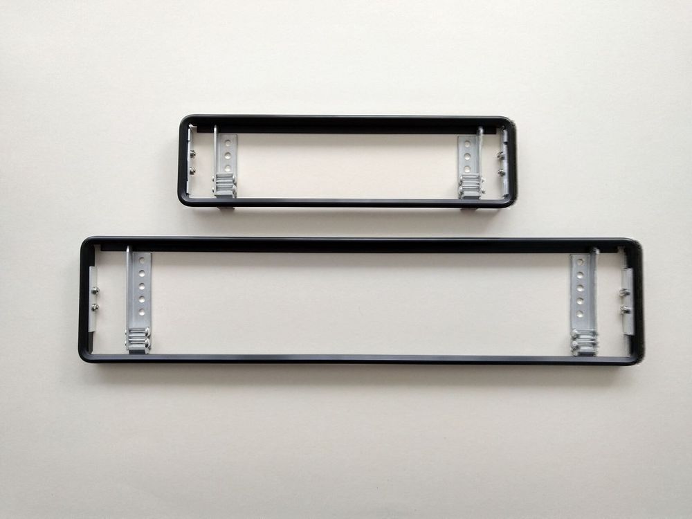 Insegne: Nummernschildhalter aus Aluminium – Nuovo e nell'imballaggio originale da Chur venduto da Bart88