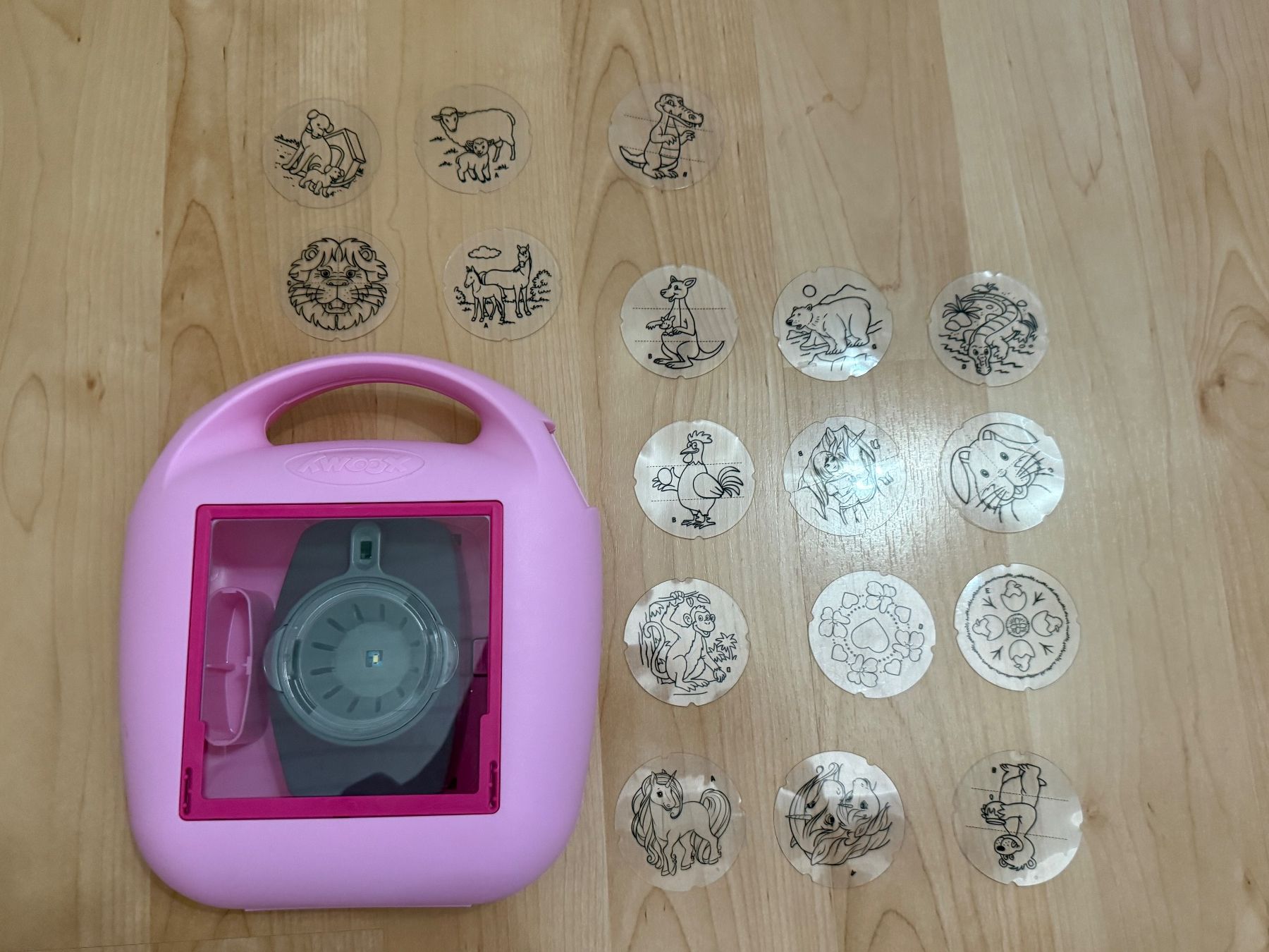 Ravensburger Jouets: XCOMY Stempelmaschine Kinder mit 17 Motiven – D'occasion à Pfäffikon SZ par Syndrome379