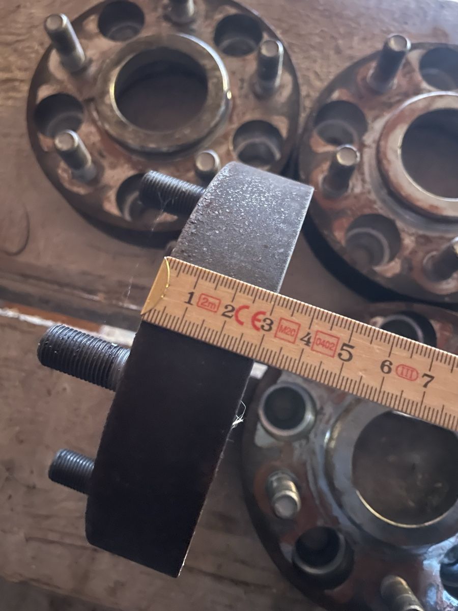 Jeep Tutti pezzi di ricambio auto: Jeep Distanzscheiben 5x114.3 – Usato da Heitenried venduto da Alpuchalb 2