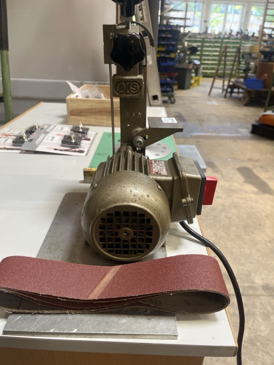 Schleifen & Polieren: Amacker + Schmid Bandschleifmaschine, herzig, selten, Qualit – Gebraucht aus Winterthur von ReUse_Baumarkt 6