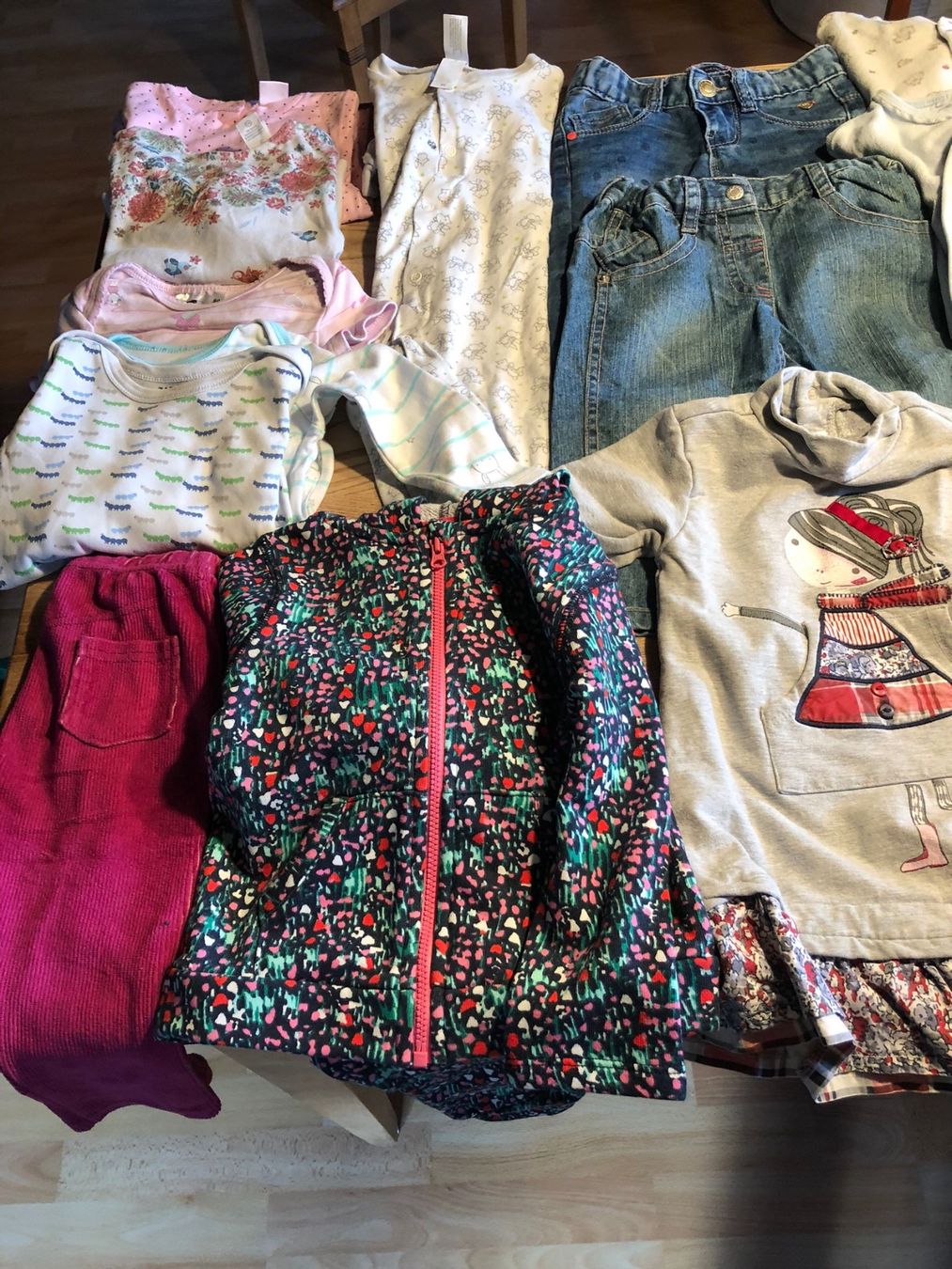 Lotti & Set di vestiti: 25-teiliges Mädchenpaket Gr. 80/86 – Usato da Röschenz venduto da Tashroal 1
