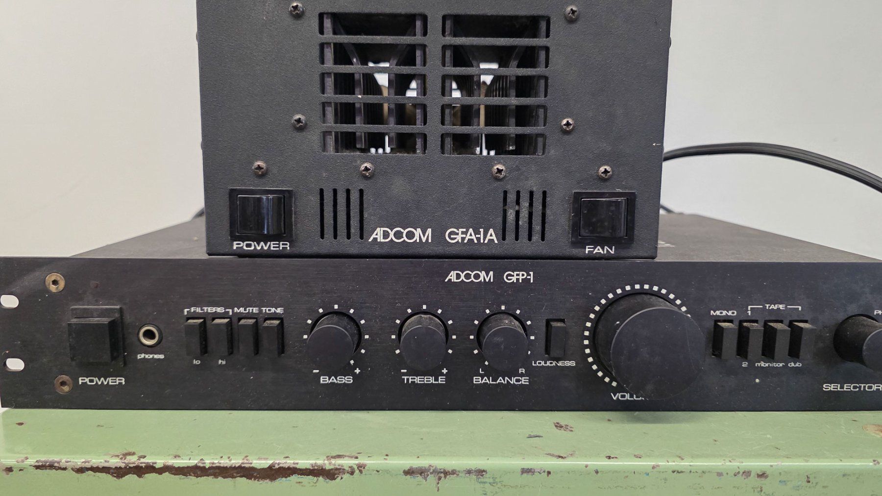 Amplificatori: ADCOM GFP-1 & GFA-1A mit Trafo - Ref. 08/15 – Usato da Au ZH venduto da BrockiAu 1