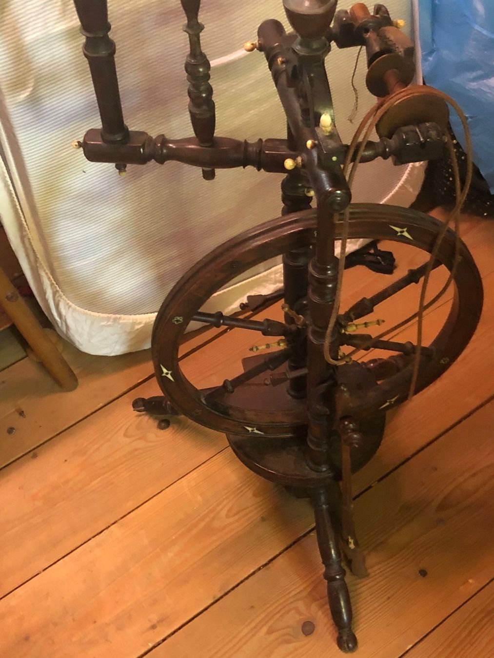 Ruote per filare: Antikes Spinnrad – Usato da Röschenz venduto da Tashroal 4