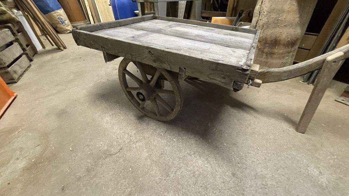 Carriole: Alter Handwagen Holz – Usato da Wolfwil venduto da Pidtni