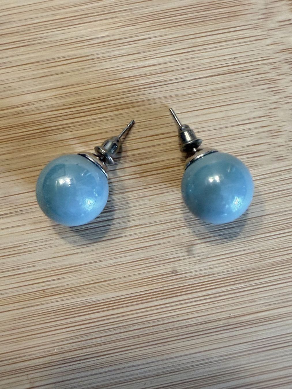 Ohrringe & -stecker: Modeschmuck - Ohrstecker Kugeln hellblau – Gebraucht aus Oberlunkhofen von dreihaselnuesse 1