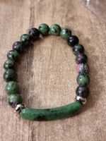 Armband aus Epidot (8mm) mit Platte 10×39 mm