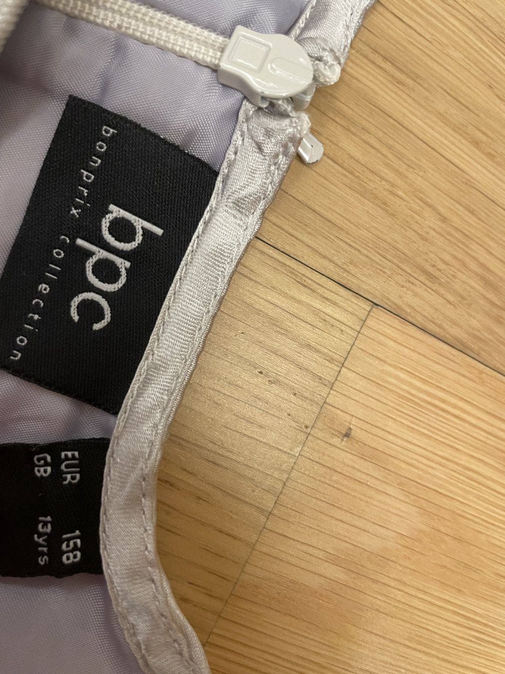 Vestiti & Gonne: Mädchenkleid mit Pailletten – Usato da Küssnacht am Rigi venduto da icbicb 4