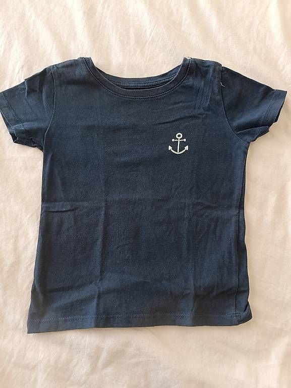 Camicie, T-shirt & Polo: T-Shirt – Usato da Ittigen venduto da mih_vj86