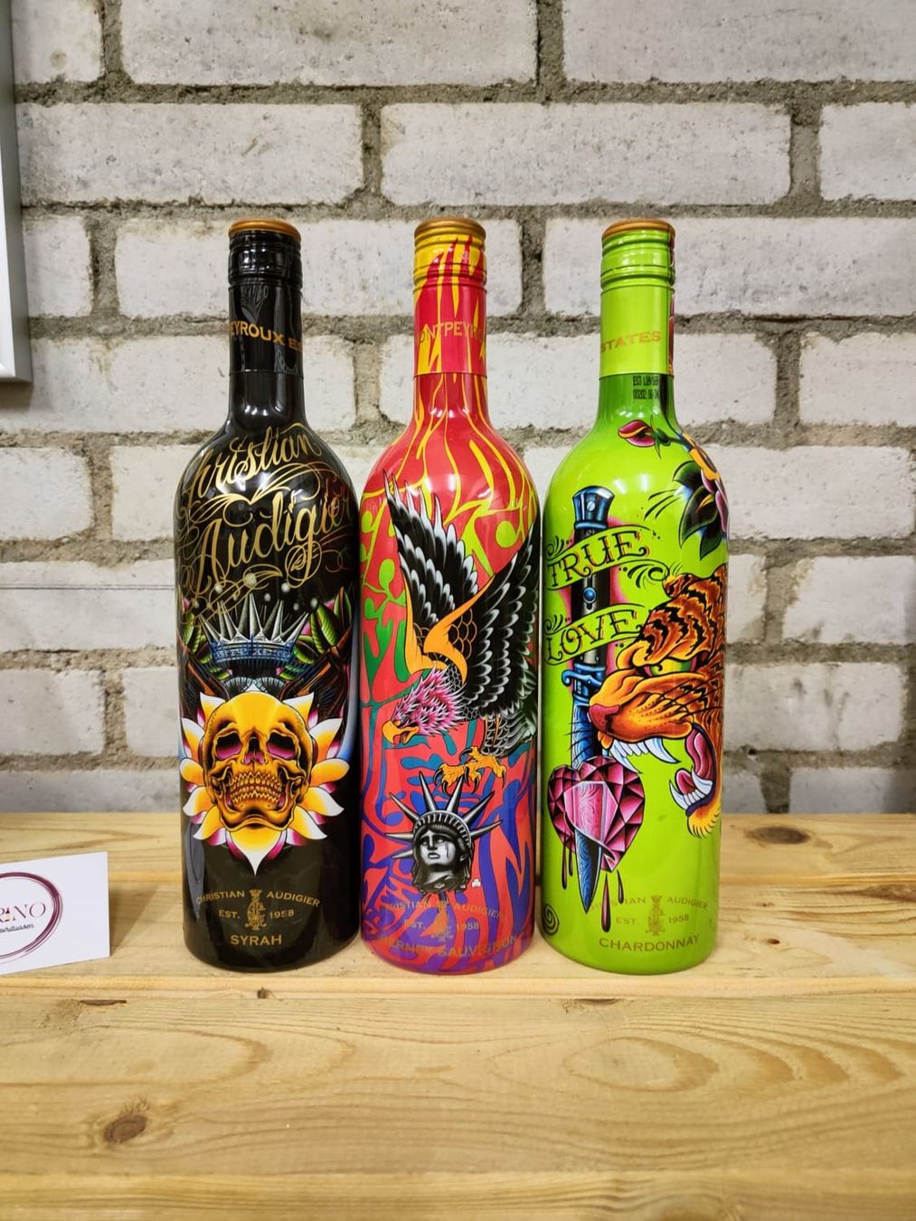 Vino: 3x 2008 Christian Audigier Dekorationswein – Nuovo (secondo la descrizione) da Münchenstein venduto da wusmarino