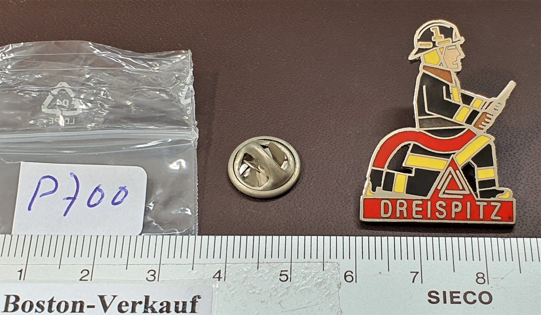 Placchette & Badge: P700 - Pin Feuerwehr-Mann Dreispitz Basel – Usato da Reinach BL venduto da Boston-Verkauf 1