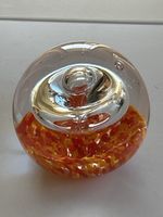 Glaskugel Briefbeschwerer orange gelb guter Zustand(2I5)