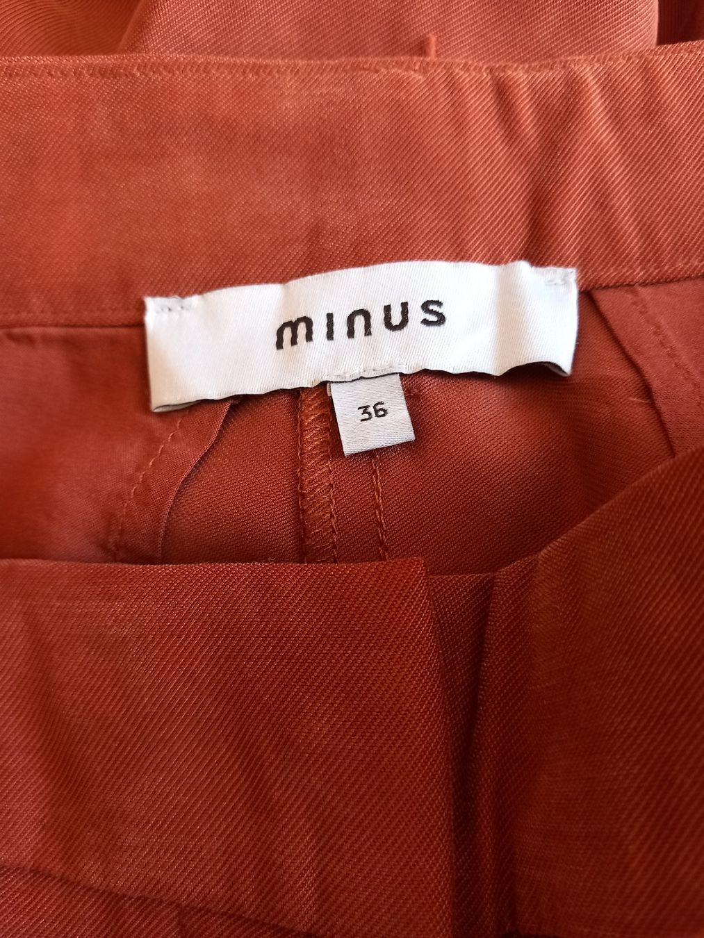Hosen: Pantalon marron MINUS ample et large – Gebraucht aus Faoug von per_kp6r 2