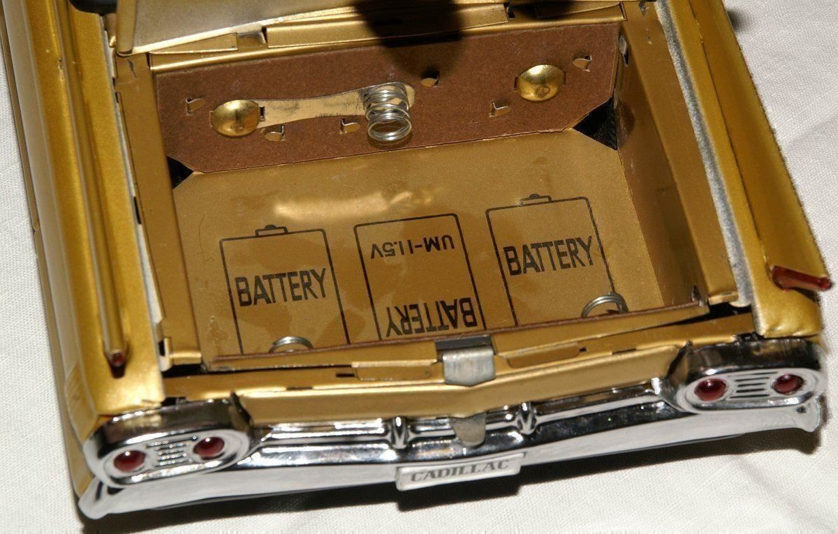 Cadillac Modellautos: Bandai Blechauto Golden Cadillac – Gebraucht aus Hinwil von liliane2011 5