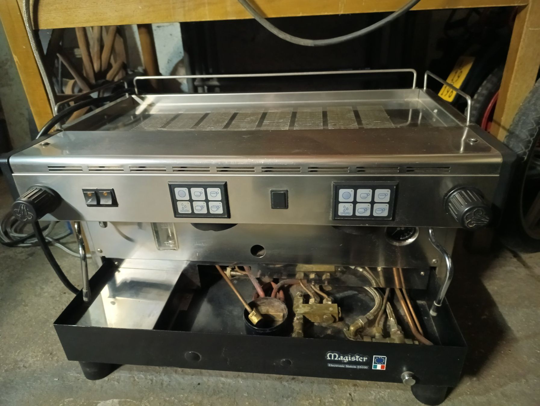 Macchine per caffè & Macchine per espresso: Machine à café professionnelle Magister – Usato da St imier venduto da Rieju23 1