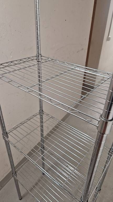 Regale: Metallregal – Gebraucht aus Zürich von Beeroxy 1