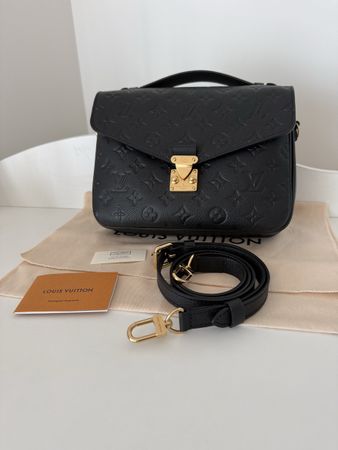 Louis Vuitton Pochette Métis en cuir Empreinte Noir