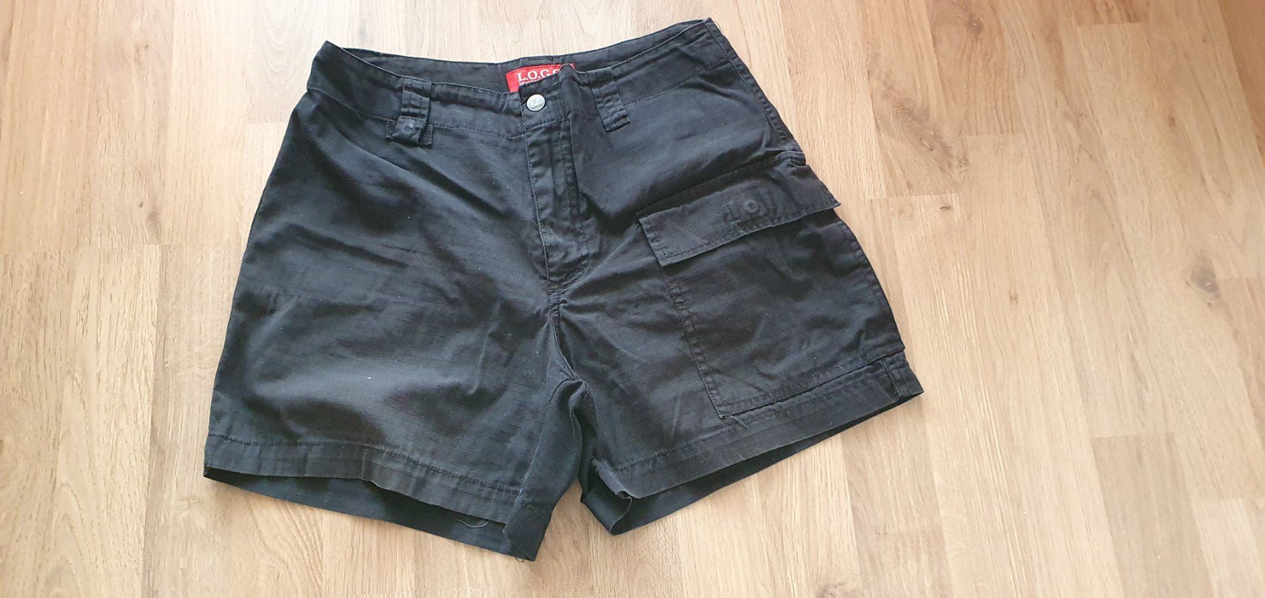 Pantaloni: Schwarze Shorts, Gr. 36 – Usato da Wallenwil venduto da Rainbow45