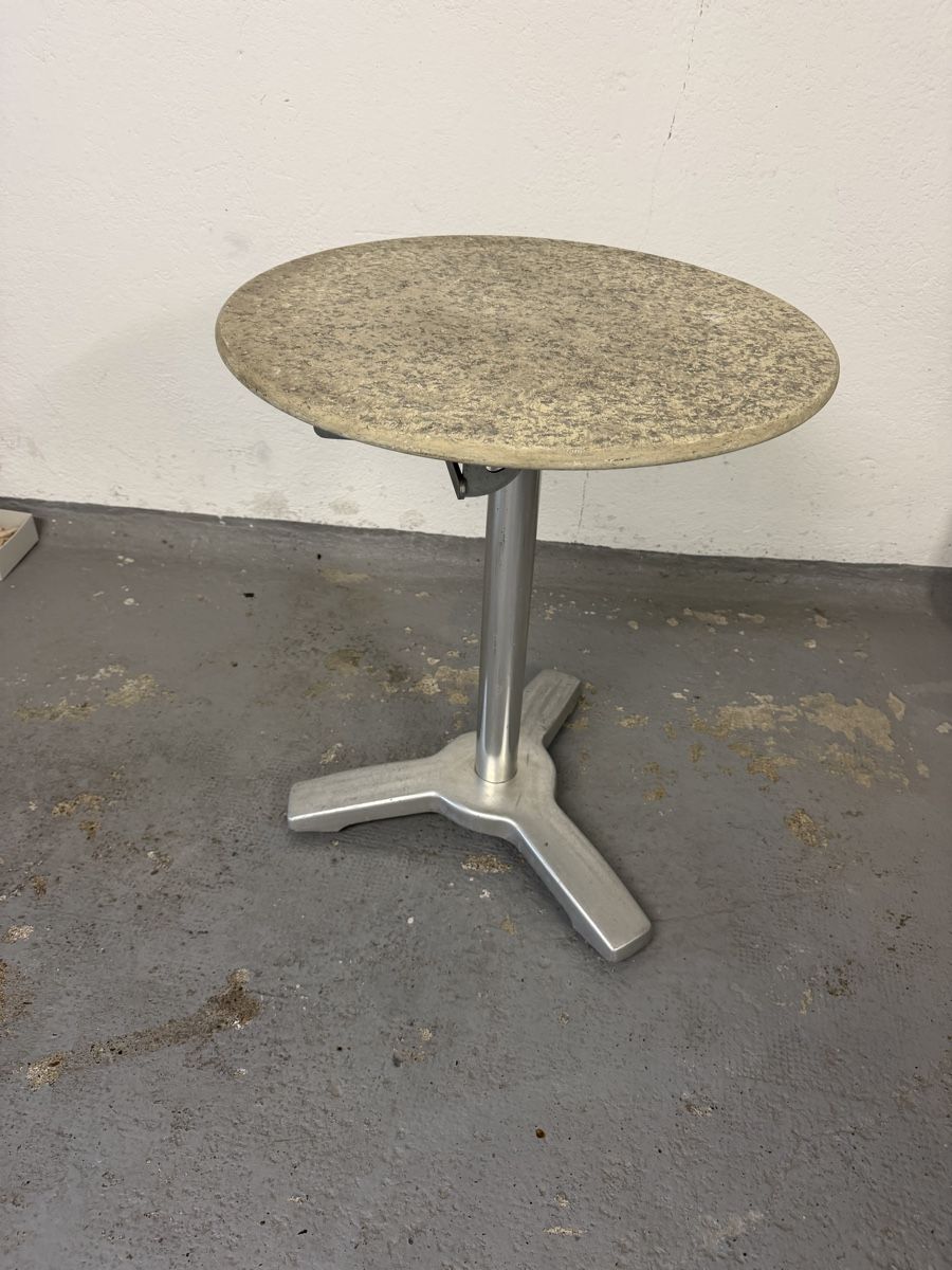 Tables: Robuster Gartentisch klappbar – D'occasion à Zürich par joyfulgrace