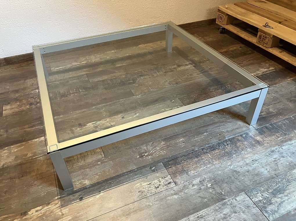 Tables: Glastisch mit Aluminiumrahmen – D'occasion à Büren an der Aare par Derboss9