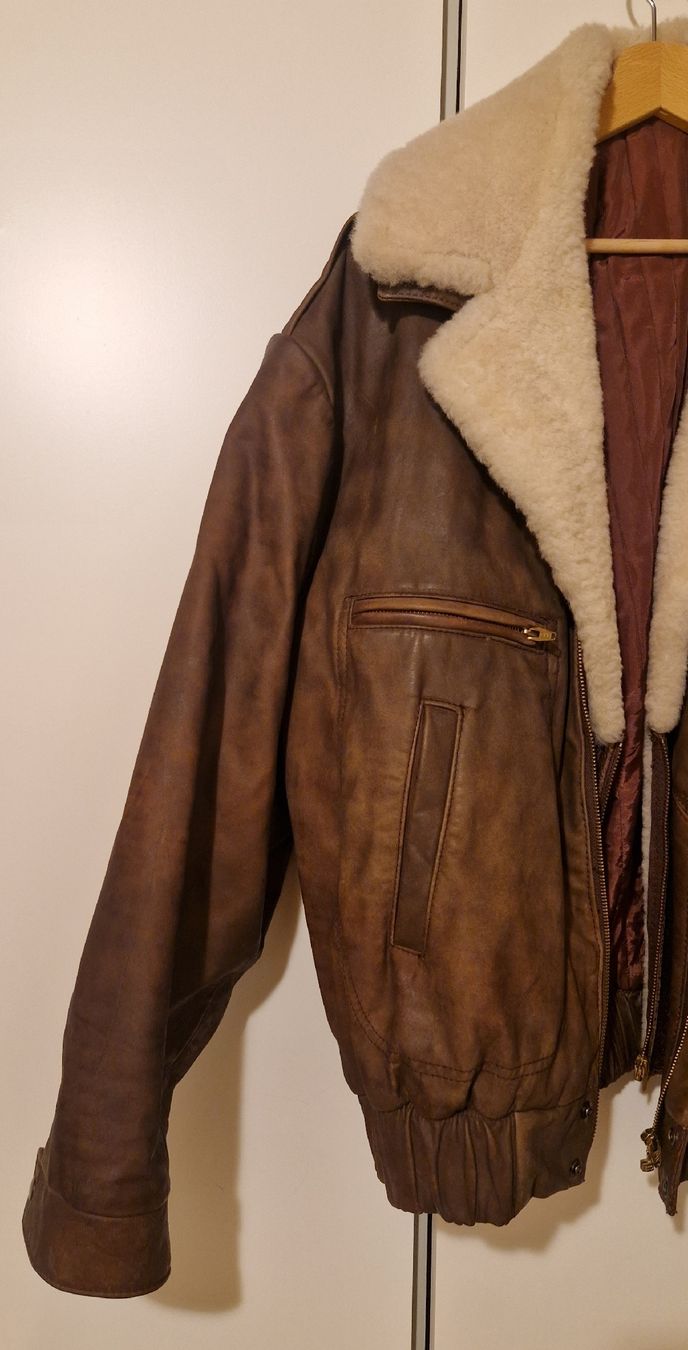 Jacken: Braune Vintage Lammfell Lederjacke, Gr. 44 – Gebraucht aus Andermatt von nin_ks9v 5