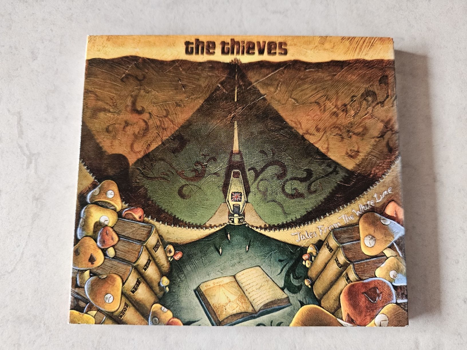 CDs: The Thieves  -  Tales From The White Line – Gebraucht aus Schneisingen von backstore24