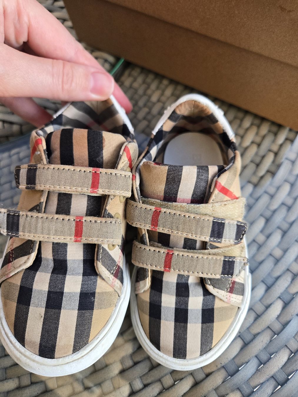 Burberry Scarpe da uomo: Burberry kids – Usato da Le Landeron venduto da Plushka 2