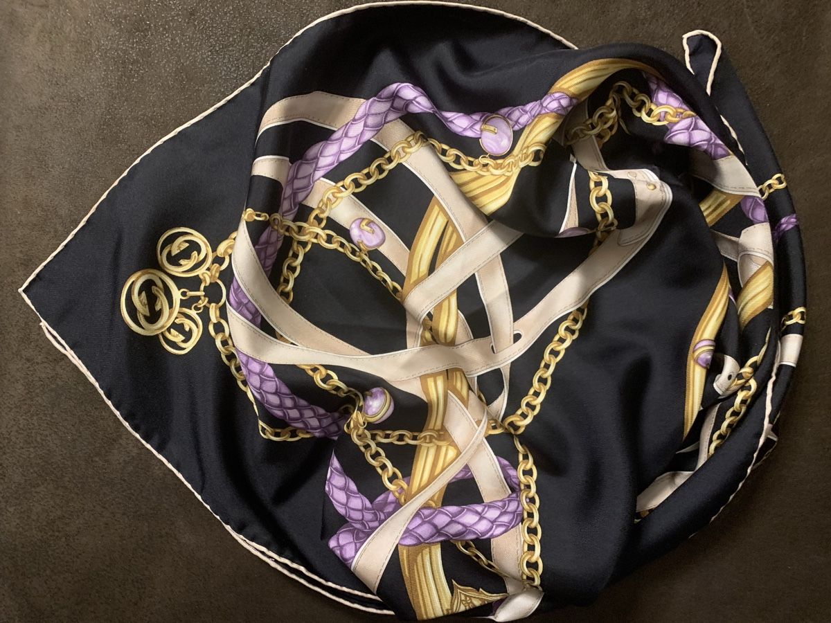 Gucci Foulard & Sciarpe: Gucci Foulard  – Usato da Bergdietikon venduto da zor_856j 1