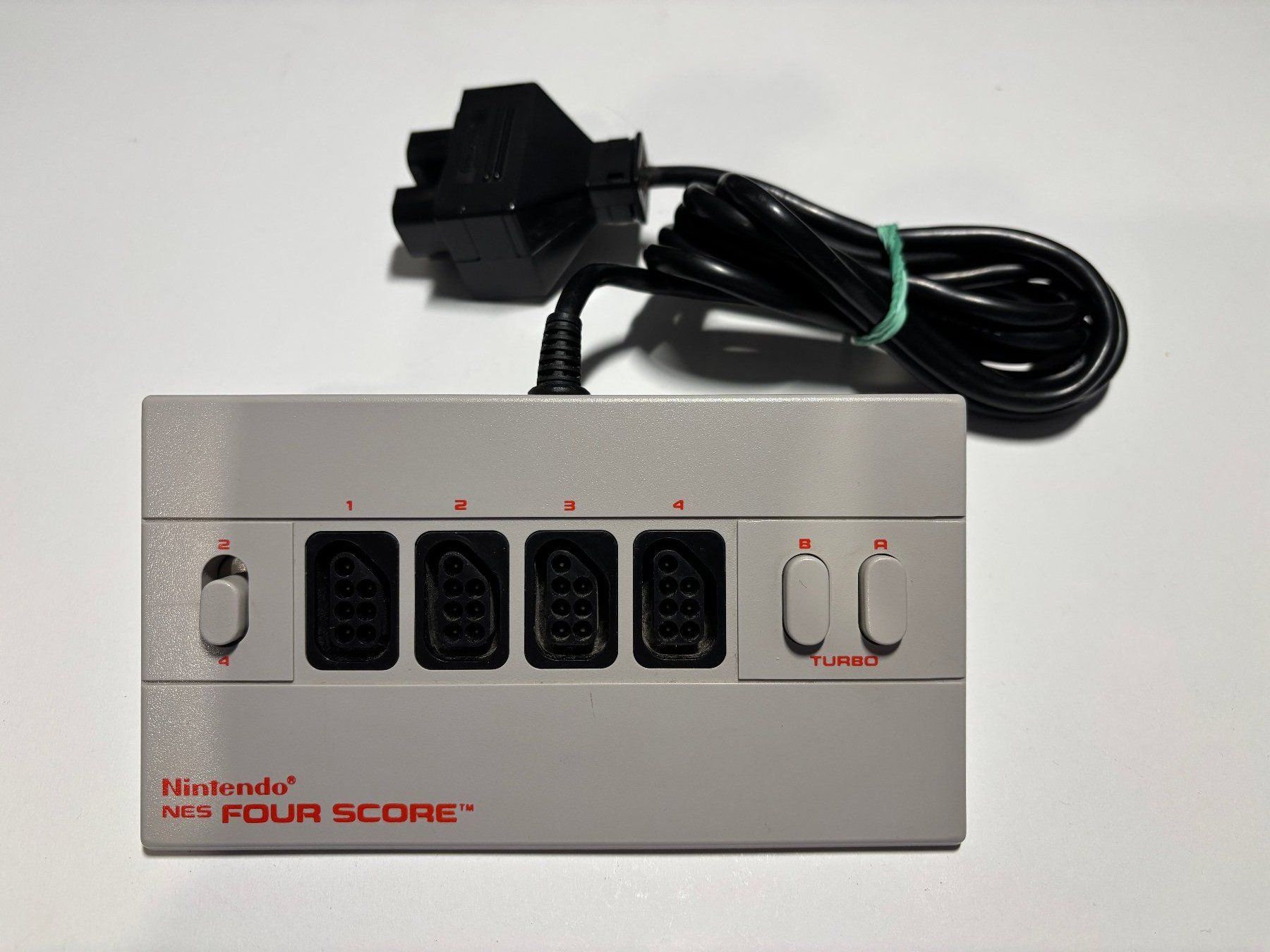 Nintendo Konsolen: NES - Four Score Adapter – Gebraucht aus Allschwil von Bullach