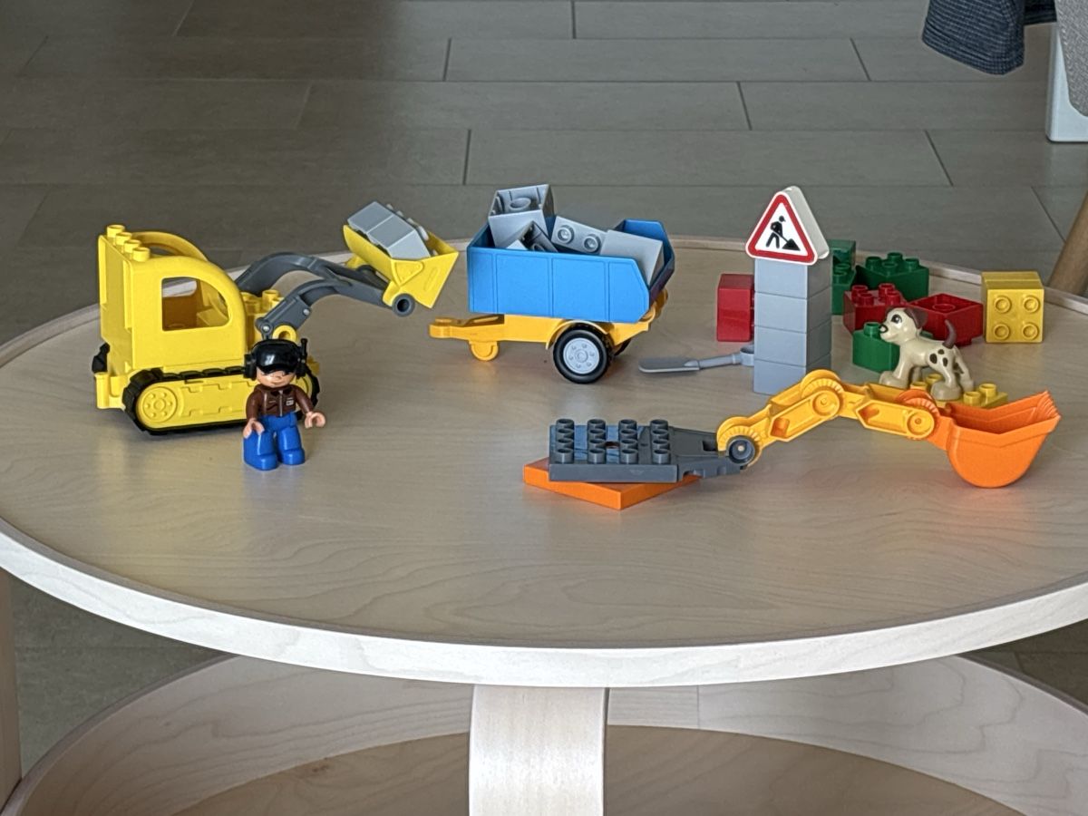 Lego Baukästen: Lego Duplo chantier engins transformable – Gebraucht aus Lausanne von pabernard