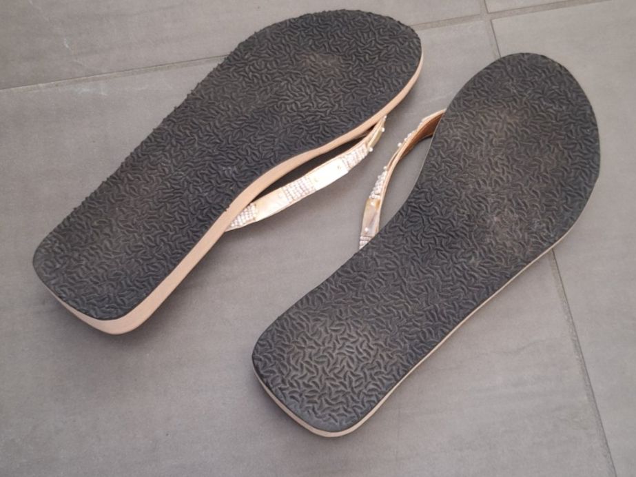 Damenschuhe: Damen Flip-Flops mit Perlmutt- und Perlendetails Gr. 37 – Gebraucht aus Märstetten von activemember 5