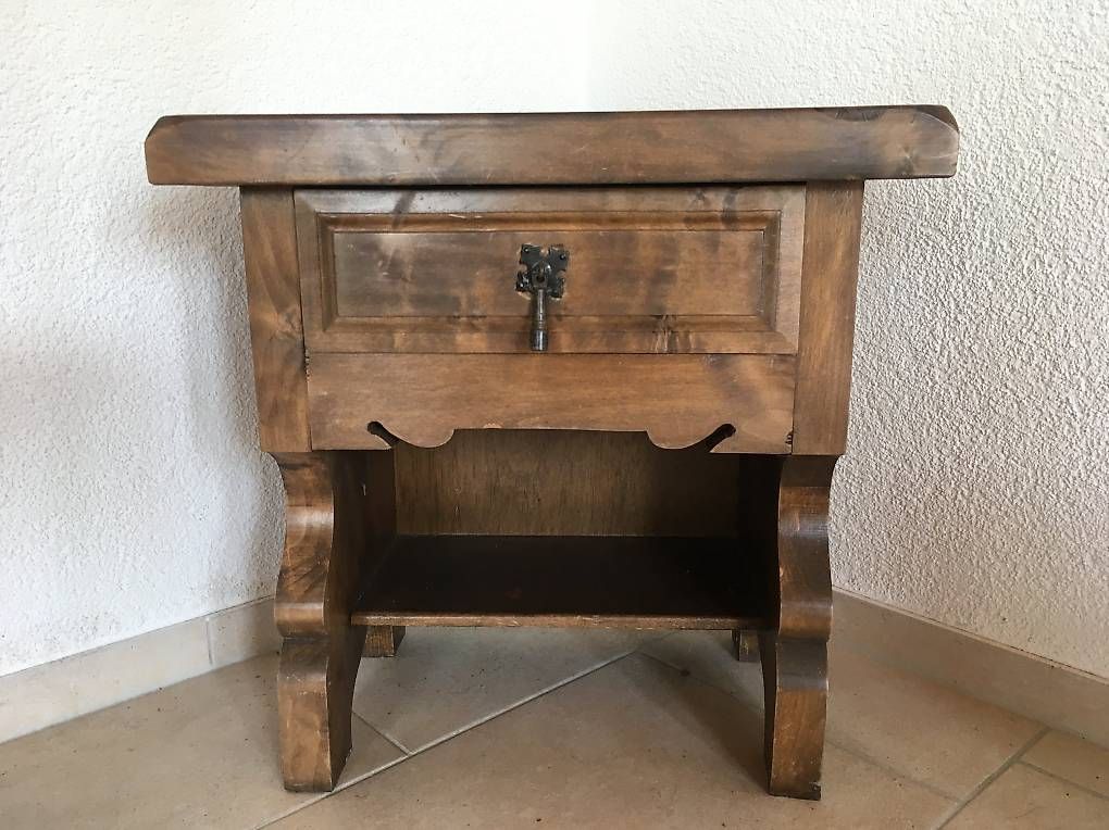 Comodini: Kleine Holzkommode / Nachttisch mit Schublade – Usato da Zürich venduto da BuenosAires03