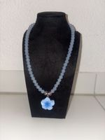 Süsse Halskette mit hellblauer Blume als Anhänger, Neu!