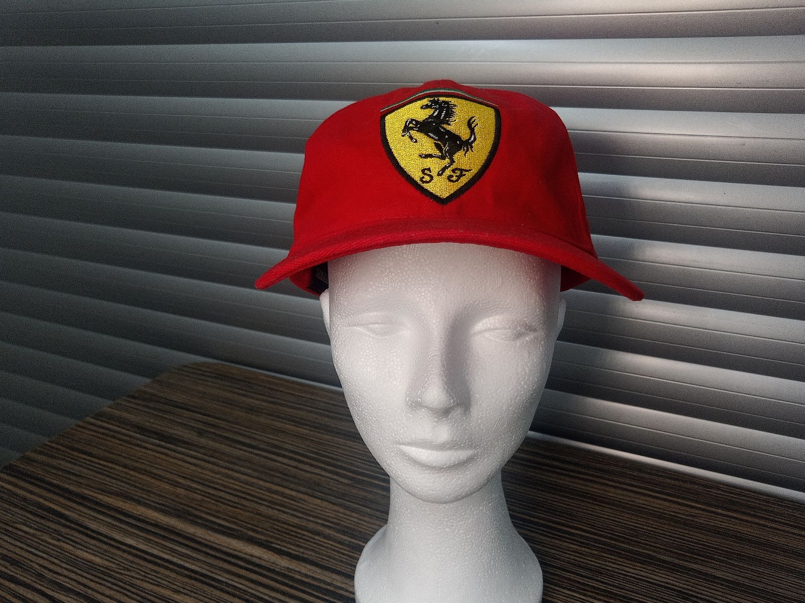 Copricapi, berretti & cappellini: Ferrari Cap – Nuovo (secondo la descrizione) da Reiden venduto da Zofi-Brocki