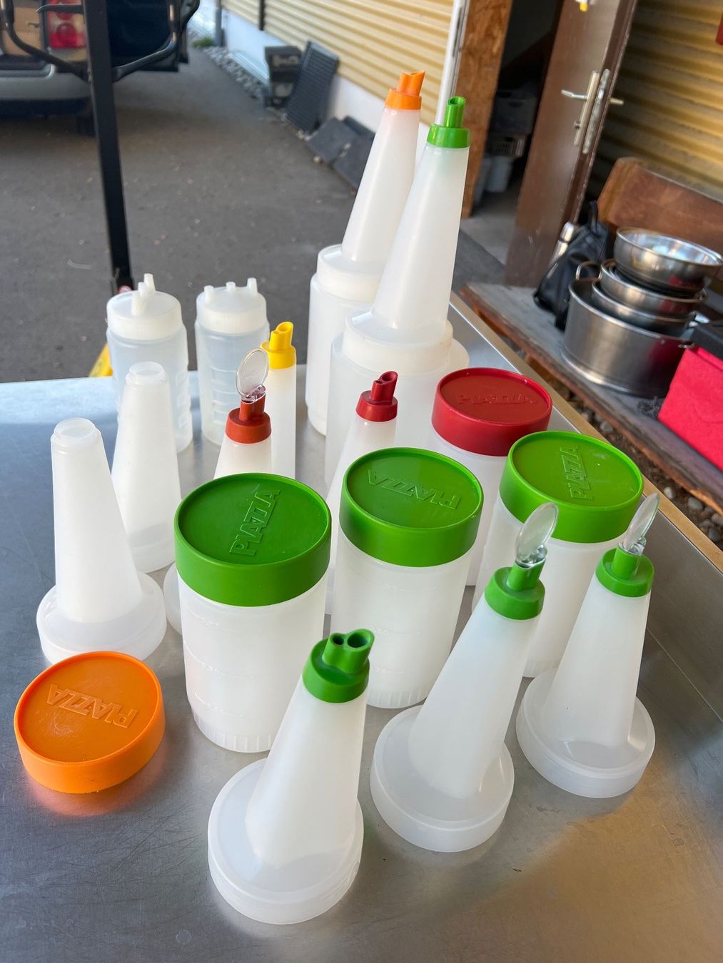 Elettrodomestici da cucina: Posten Saftflaschen / Saucenflaschen Speed Bottles Piazza – Usato da Gossau SG venduto da Sombat 2