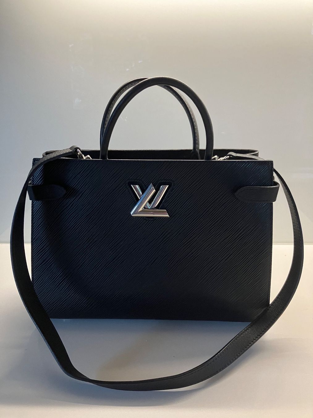 Louis Vuitton Borse da donna: Louis Vuitton Twist Tote – Nuovo (secondo la descrizione) da Zürich venduto da tacita01