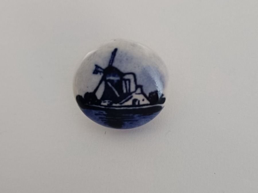 Placchette & Badge: Pin Rund Windmühle - Box 28 – Usato da Köniz venduto da Pinscollect