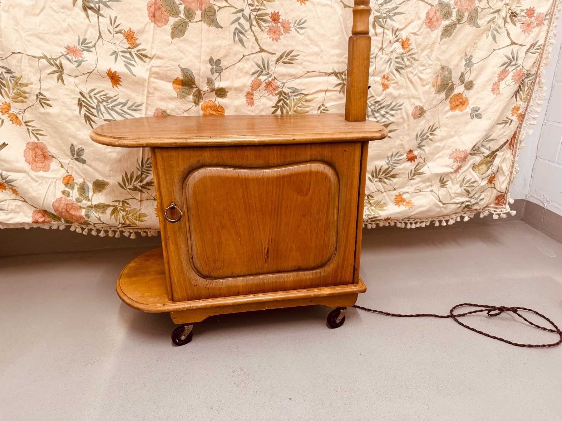 Lampen: Möbeli mit Lampe – Gebraucht aus Zürich von diesunddasvintage 2