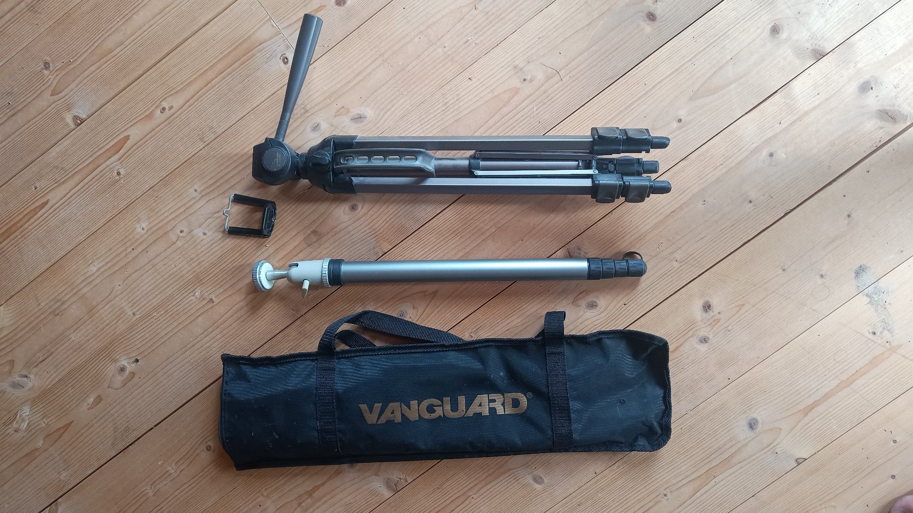 Stative & Stativköpfe: 2 Stative Vanguard Millenium 1 & Cullmann 2741 mit Tasche – Gebraucht aus Beromünster von webnomad