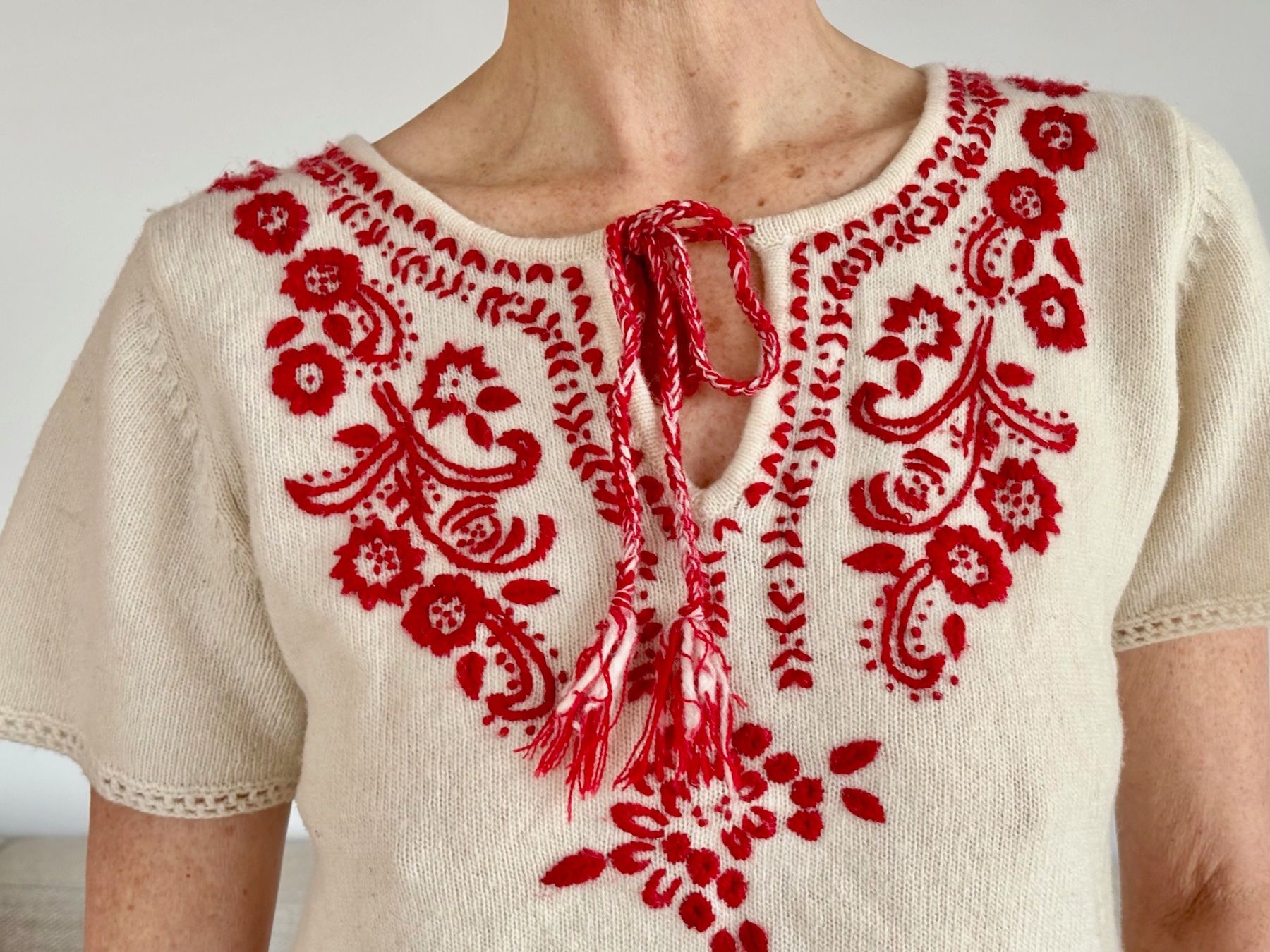 Maglioni & Felpe: Kurzarmpullover Wolle bestickt – Usato da Luzern venduto da Versuchende 3