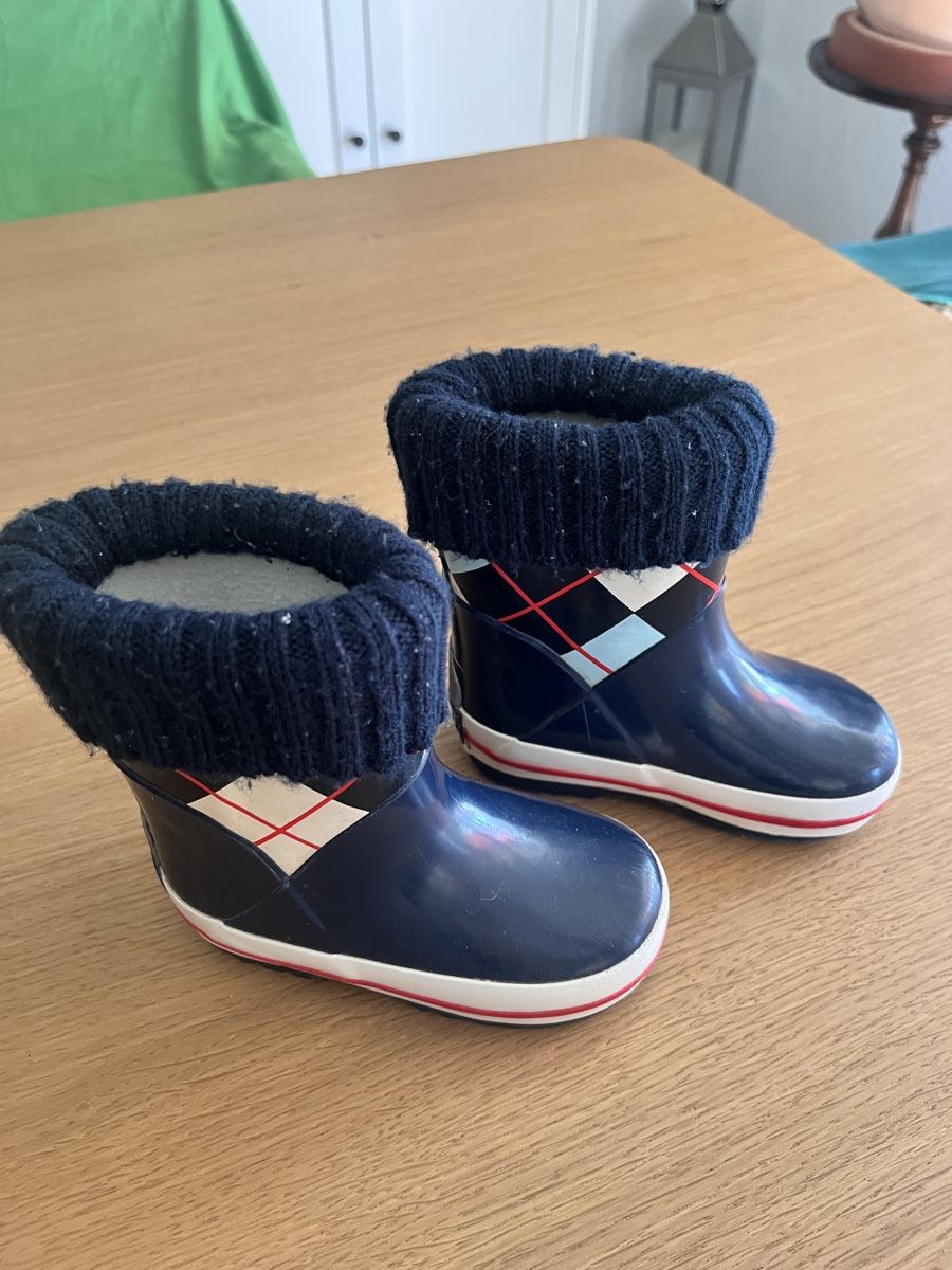 Scarpe per ragazzi: Kinder-Gummistiefel Grösse 30/31 – Usato da Wabern venduto da orn_d756 1