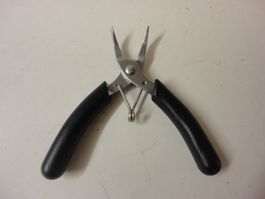Robbe Präzisions Zange mit gebogenen Backen - NEU!