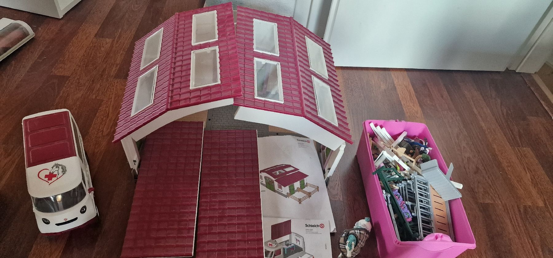 Casette per bambini: Schleich Horse Stable and Accessories – Usato da Oberweningen venduto da LT8165 1