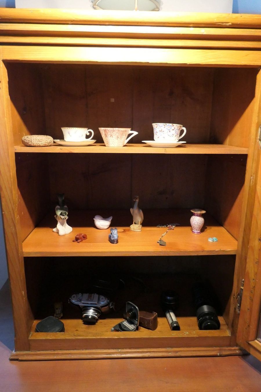 Vetrine: antike Glas-Vitrine mit Beleuchtung – Usato da Fürstenaubruck venduto da PizBeverin2018 2