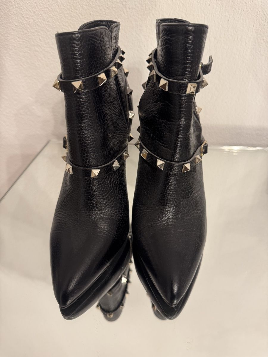 Scarpe da donna: Schwarze Lederstiefeletten, Gr. 37, mit Nieten – Usato da Lachen SZ venduto da gugi2019 5
